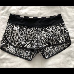 Lululemon Speed Shorts size 6